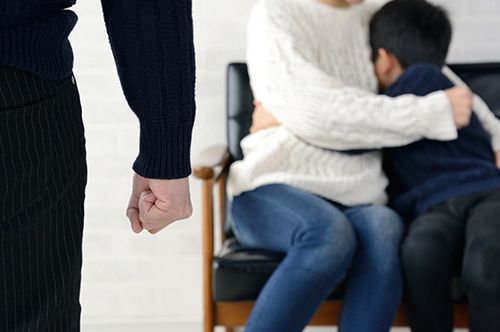 配偶者の親が毒親で耐えられない！ 毒親を理由に離婚はできる？
